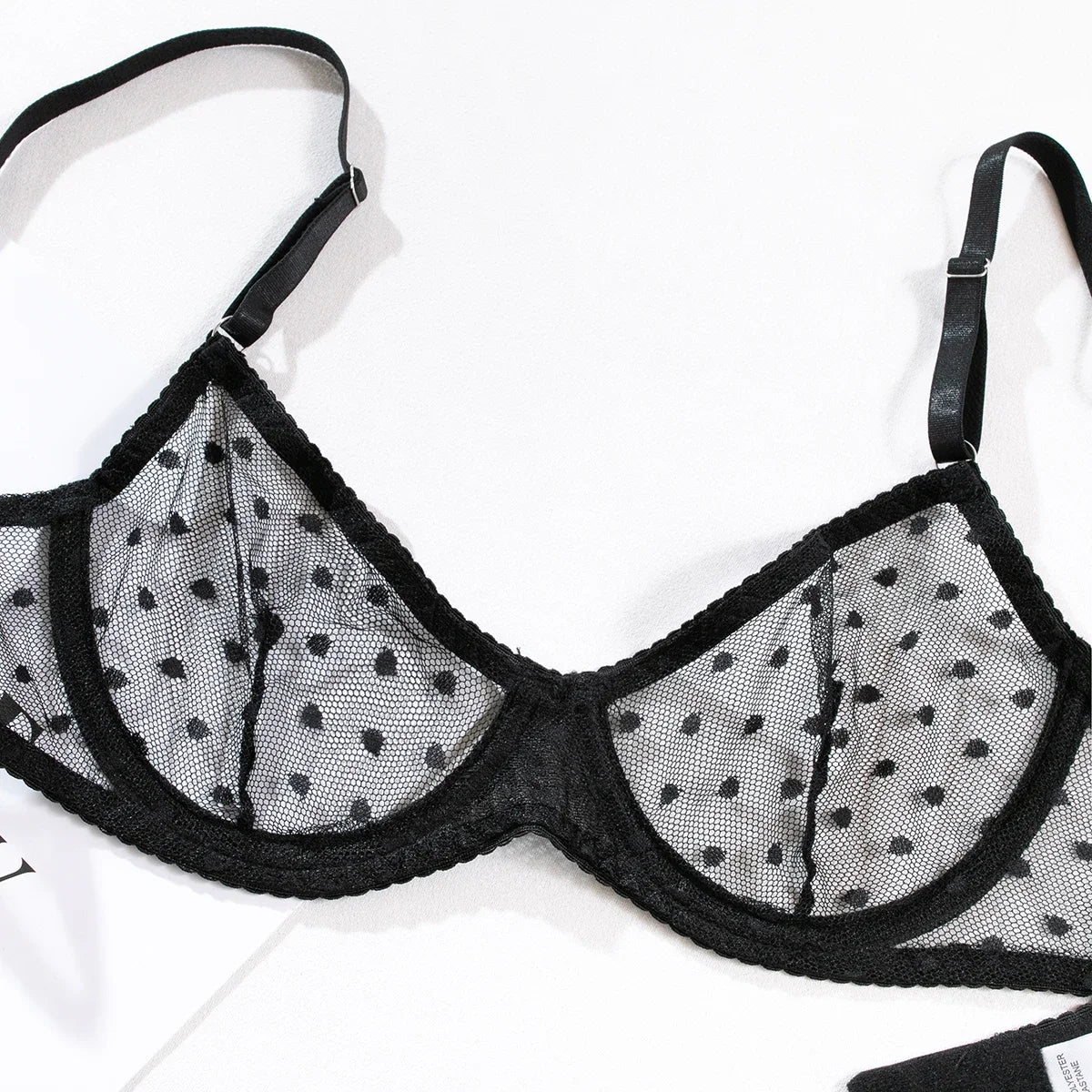 Ensemble Lingerie Femme – Demi-Bonnet et String à Pois