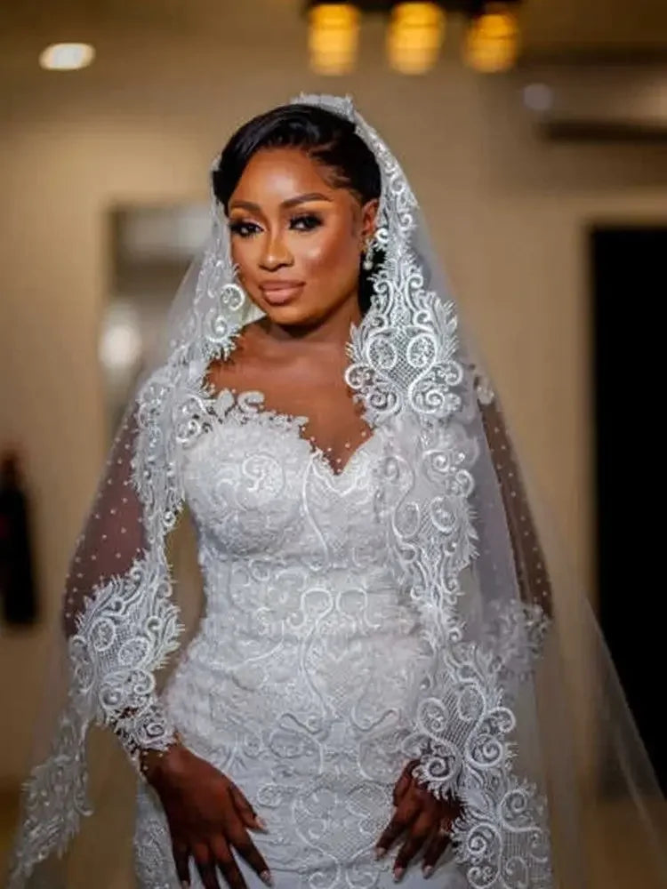 Robe de mariée de luxe avec des appliques de perles pour femmes
