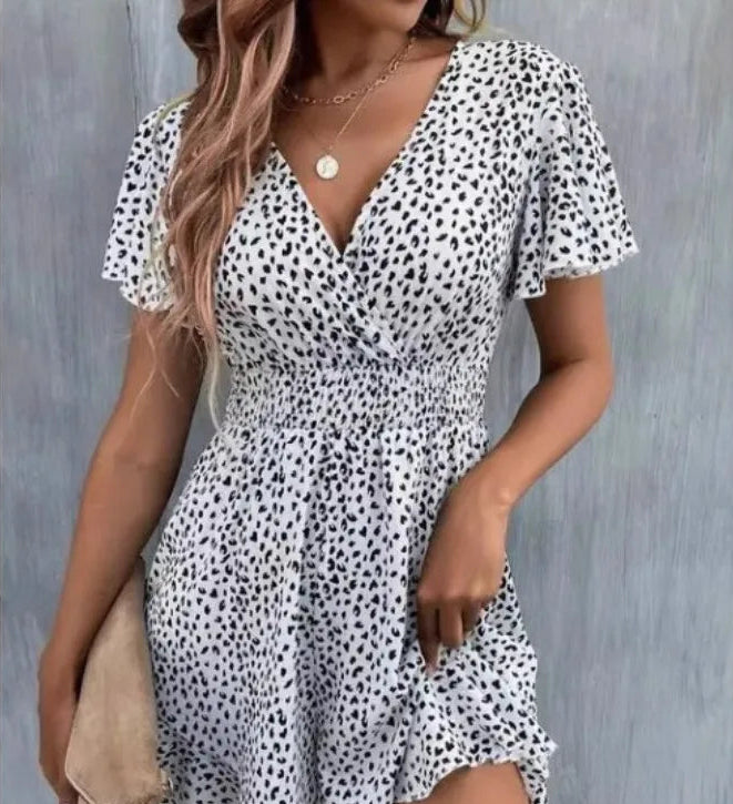 Robe courte à col V et manches en forme de feuille de lotus pour femmes