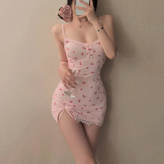 Nuisette Rose Femme – Cerises, Dentelle et Bretelles Fines