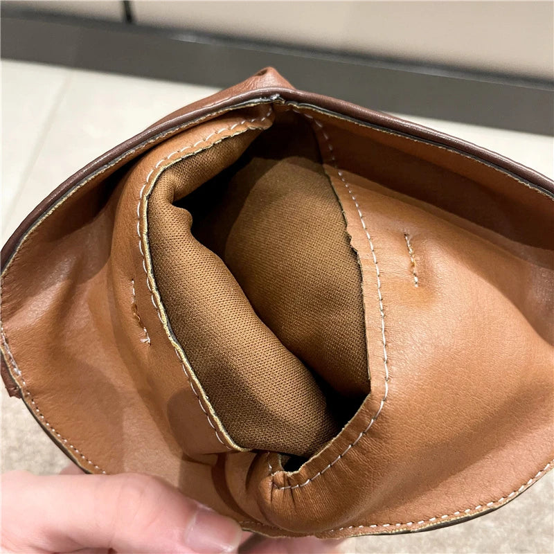 Bottes cloutées en cuir à talons bas pour femmes