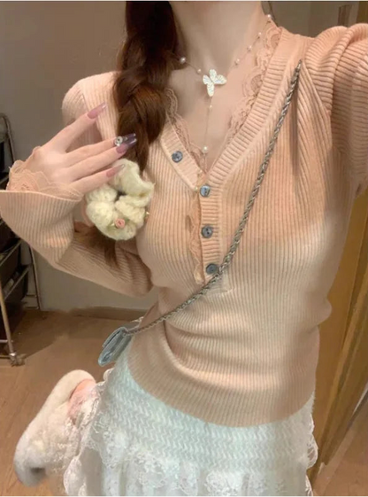 Pull Ajusté Femme – Col V et Empiècements en Dentelle