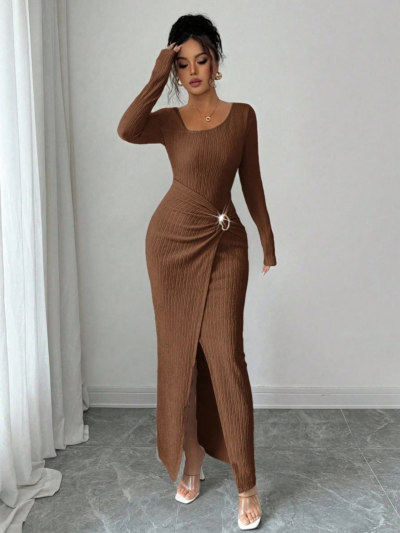 Robe longue en tricot texturé à col irrégulier pour femmes