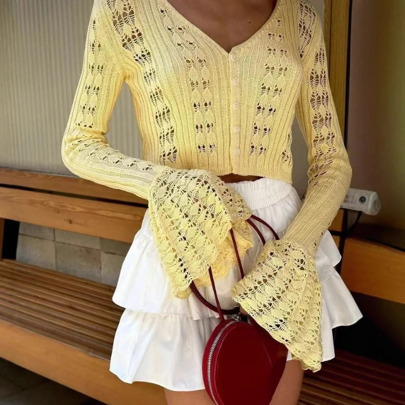 Cardigan Court Femme – Maille Ajourée et Col V
