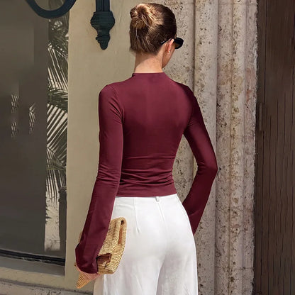 Haut Zippé à Col Montant et Découpe – Élégance Féminine