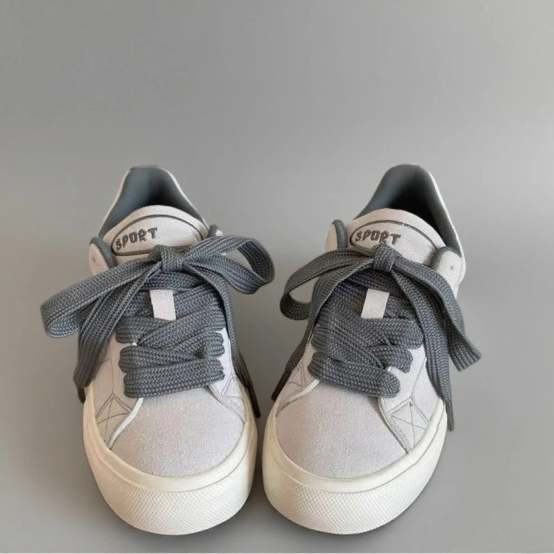 Baskets décontractées coupe basse à lacets pour femmes