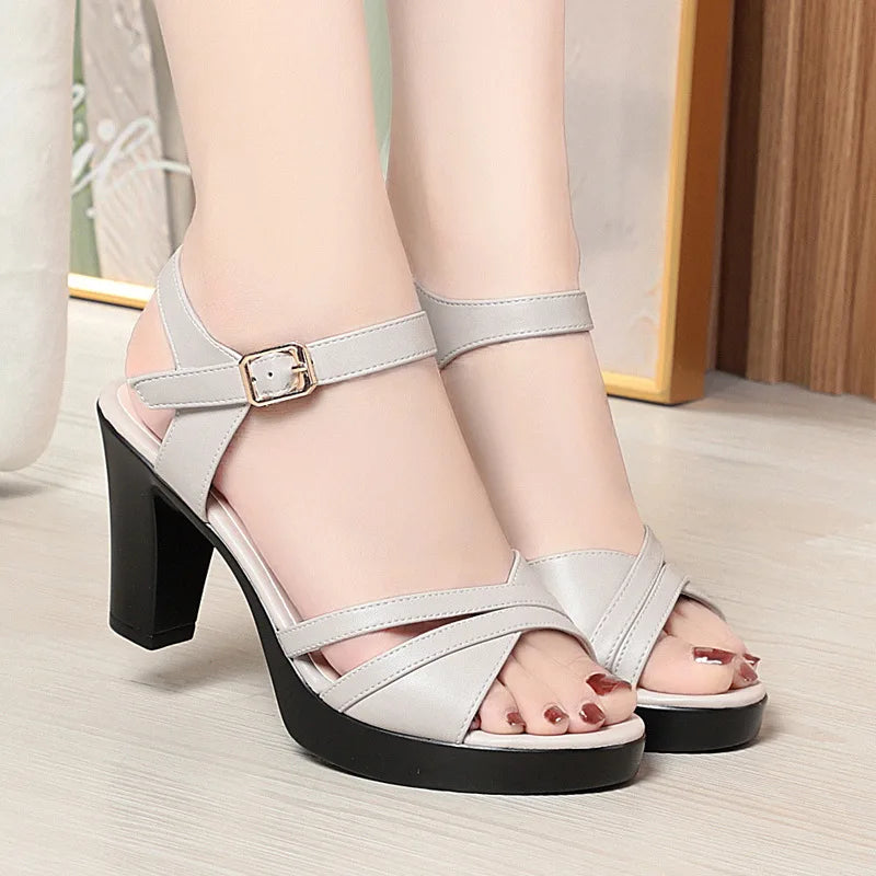 Sandales de mode en cuir talons pour femmes