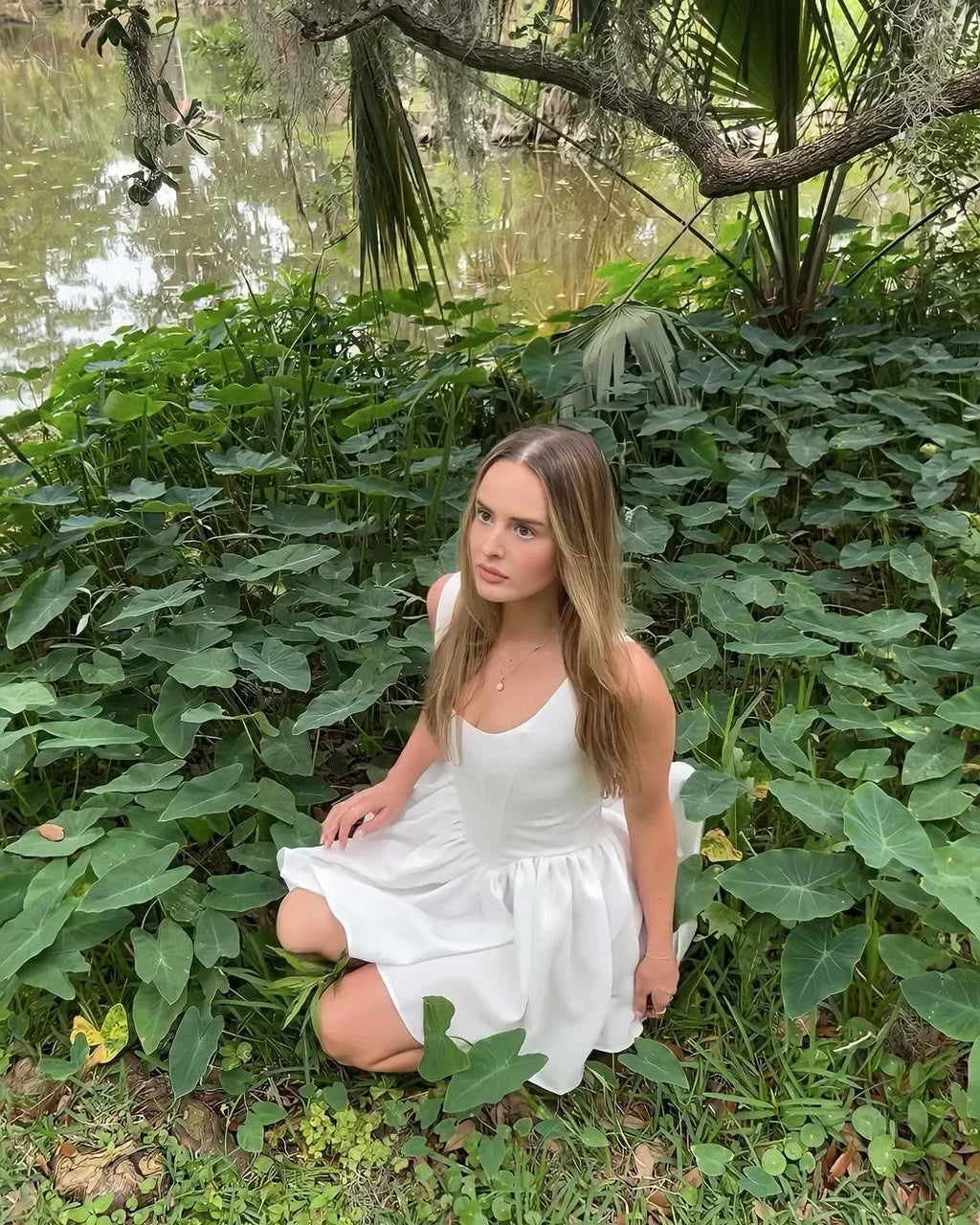 Mini robe de soirée blanche pour femmes