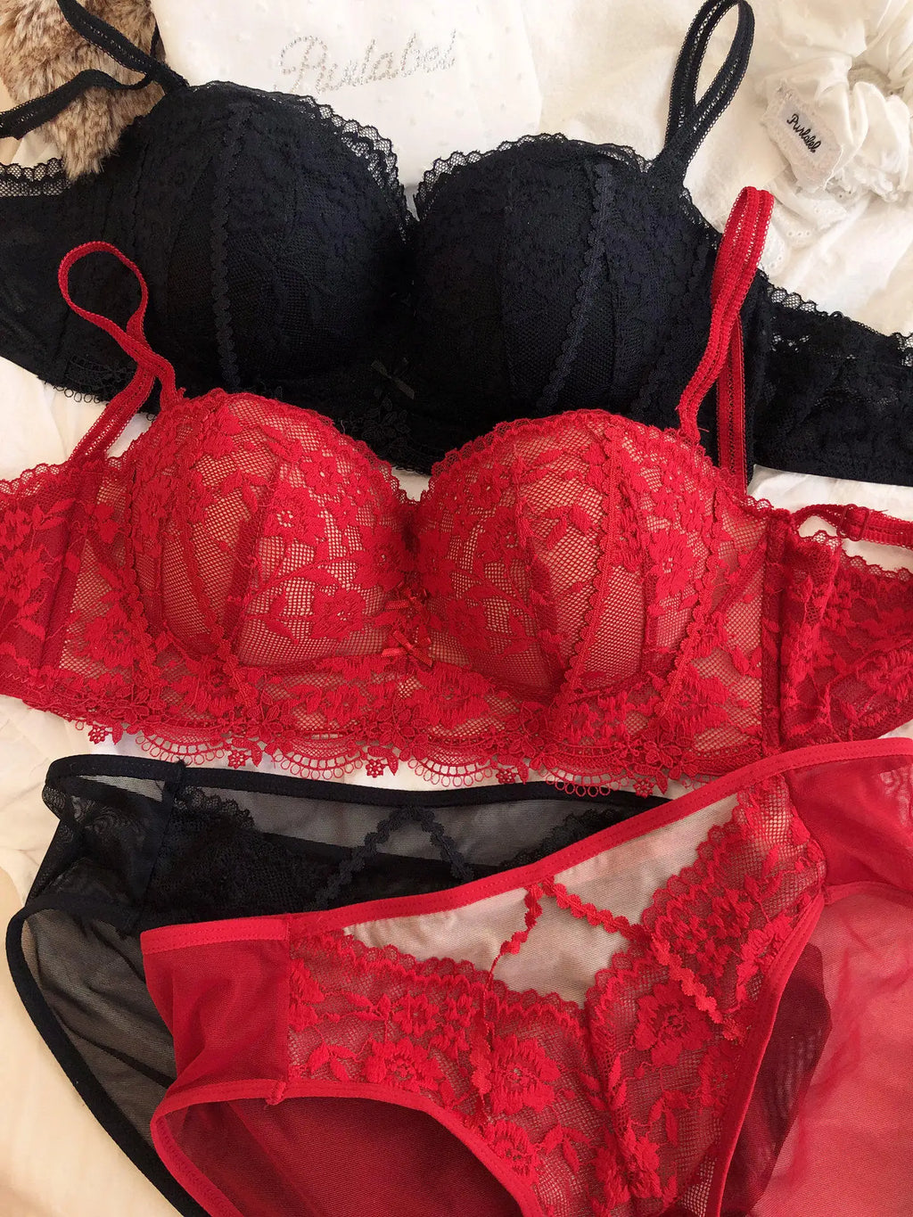 Ensemble soutien-gorge push-up confortable à bonnets épais et bretelles amovibles et culotte pour femmes