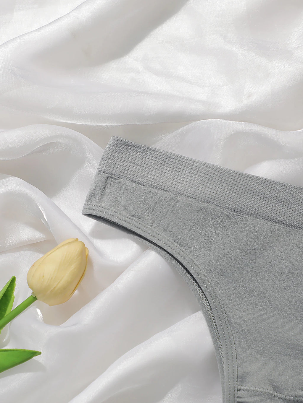 String triangle sexy de couleur unie pour femmes