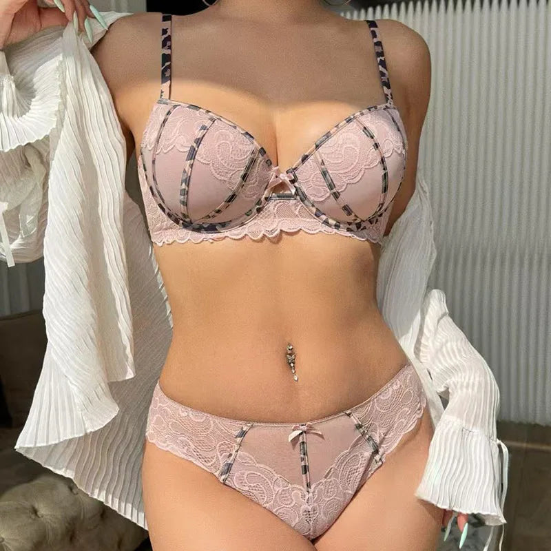 Ensemble soutien-gorge  et culotte en dentelle broderie pour femmes
