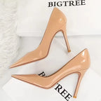 Escarpins pointus en cuir verni pour femmes