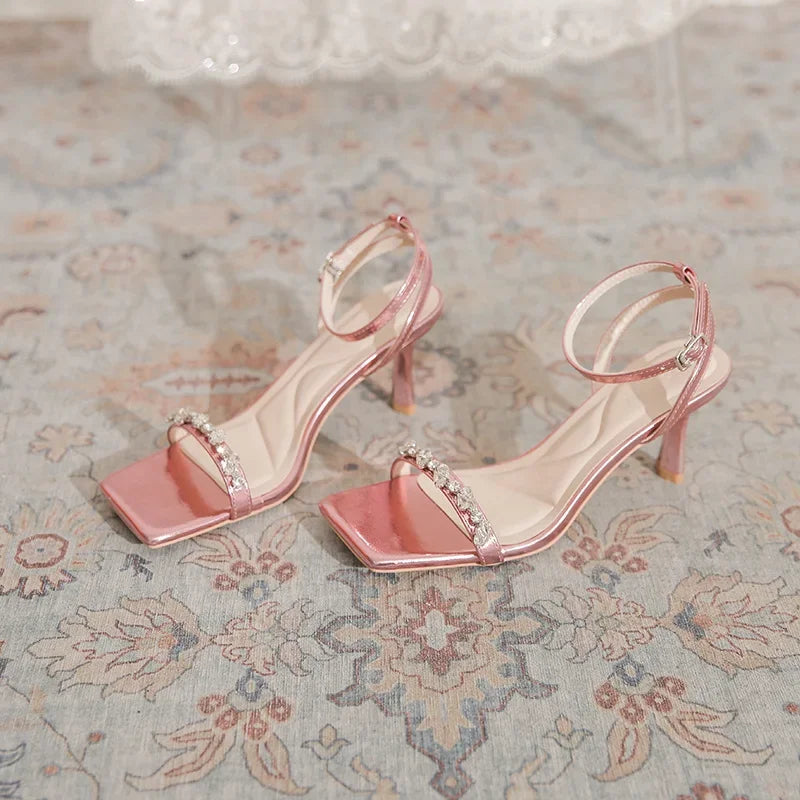 Sandales à talons argentés et strass pour femmes