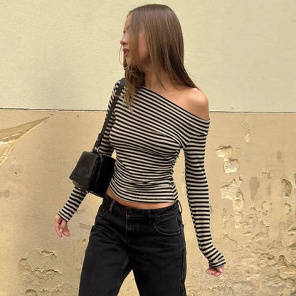 Haut Rayé à Épaule Dénudée – Style Asymétrique