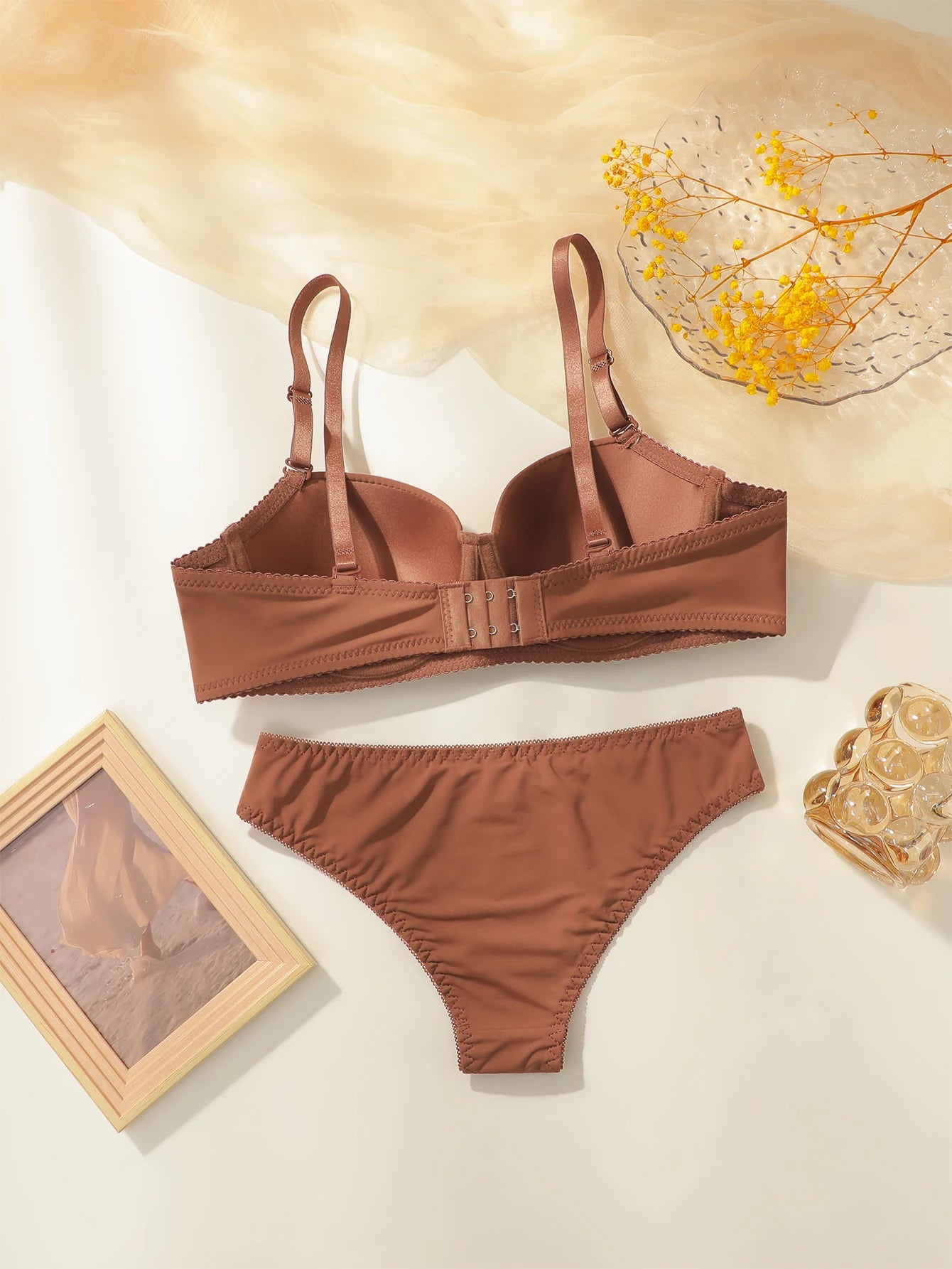 Ensemble soutien-gorge à armatures et culotte de couleur unie pour femmes