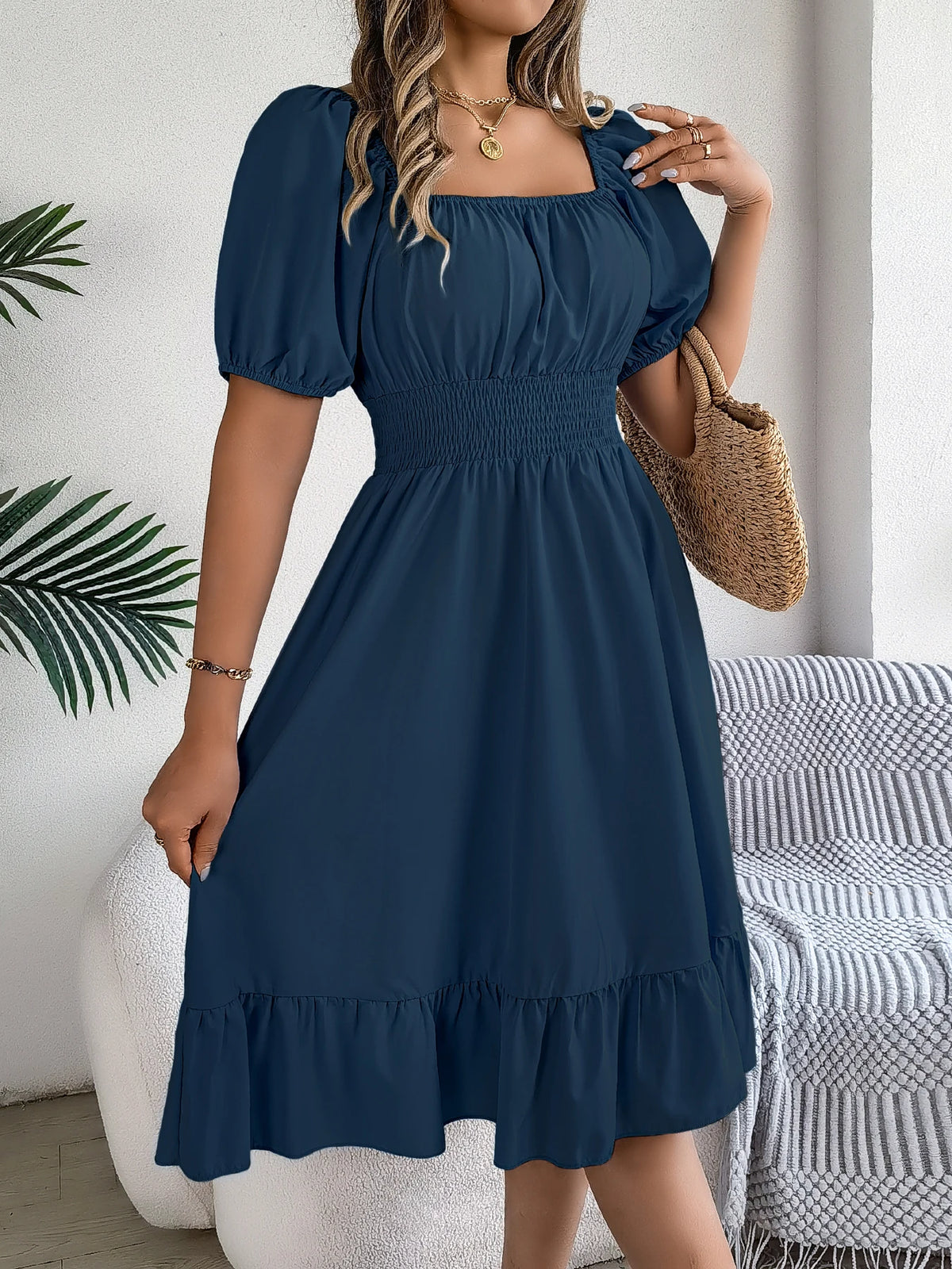 Robe Élégante Femme – Taille Haute, Col Carré et Manches Courtes