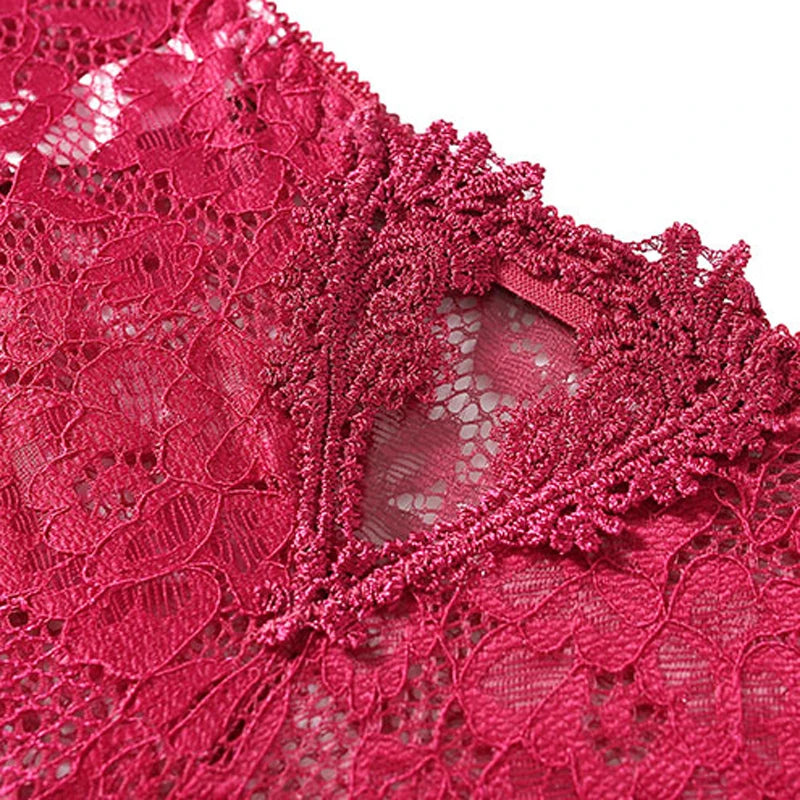 String sexy en dentelle brodée pour femmes