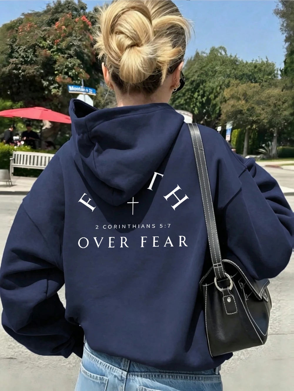 Sweat à capuche imprimé Faith Over Fear pour femmes