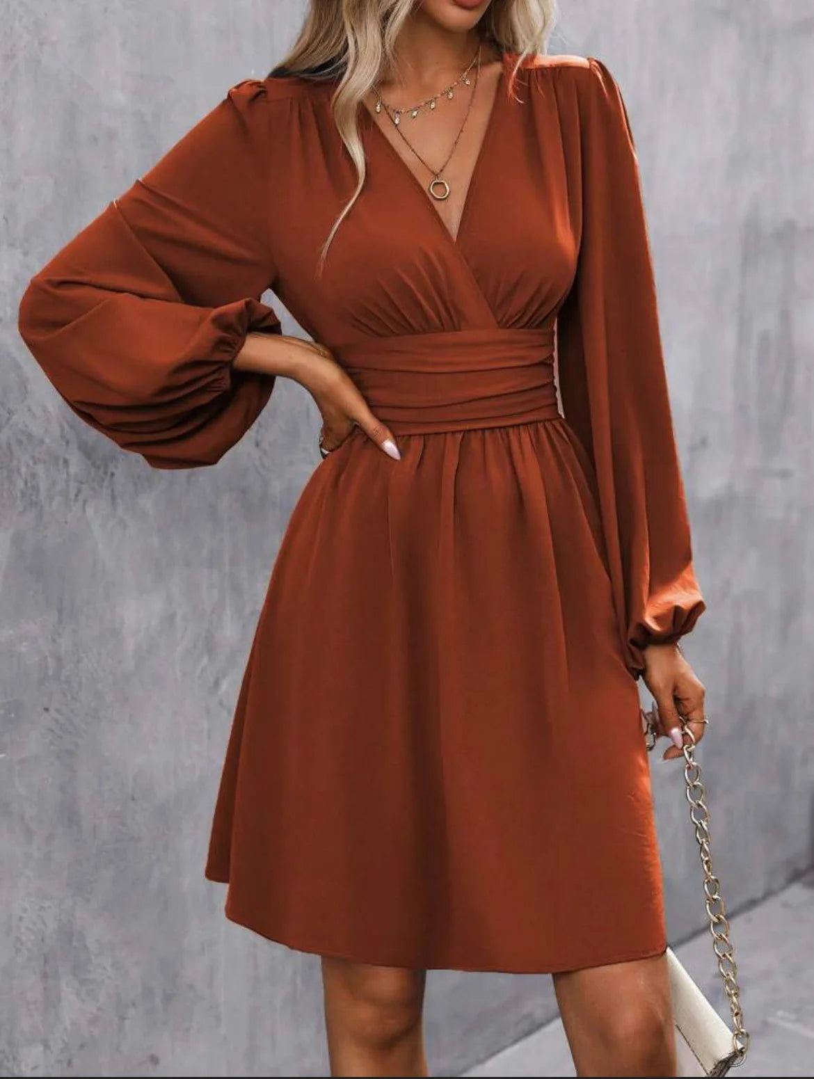 Robes courtes et cintrées unies pour femmes