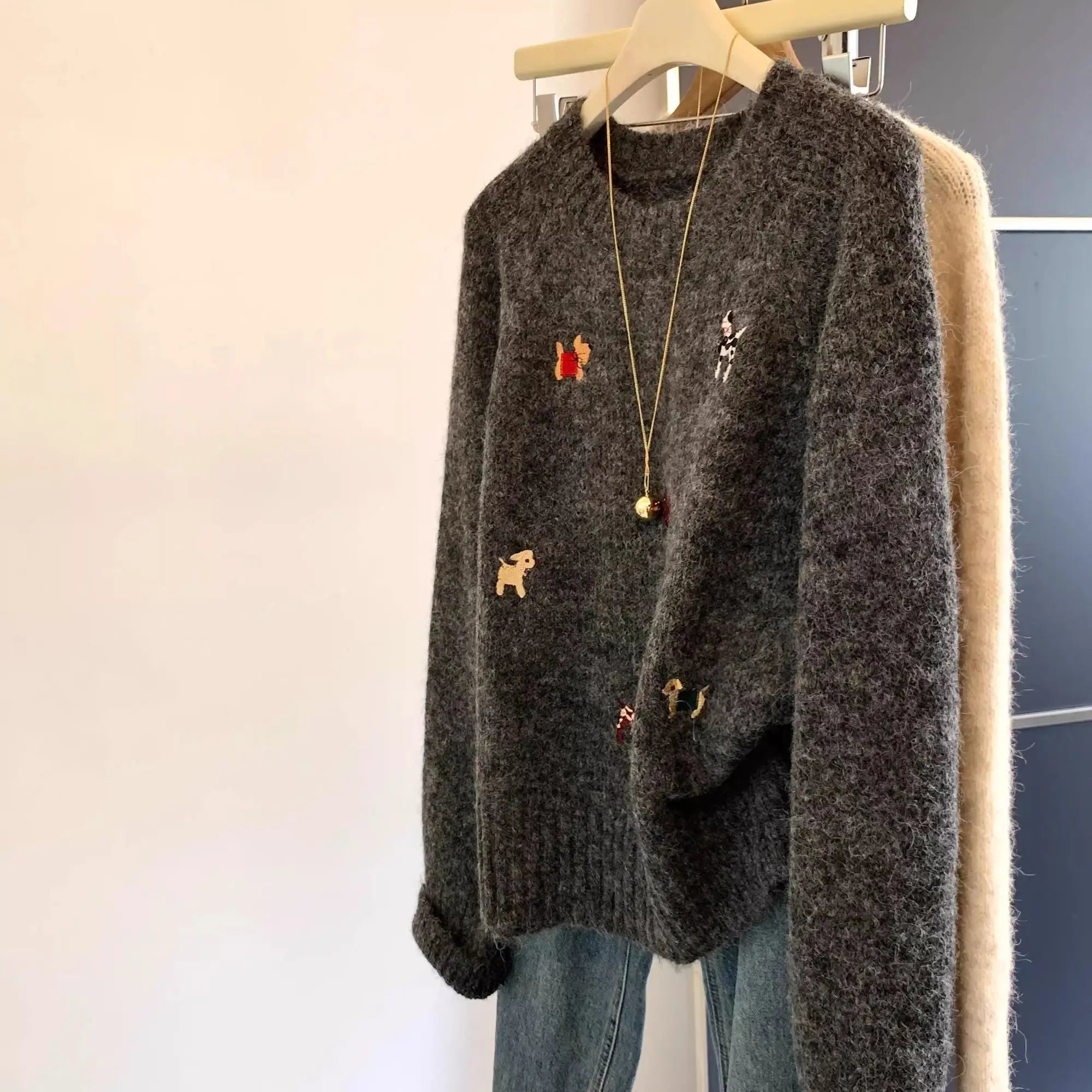 Pull à col rond brodé pour femmes