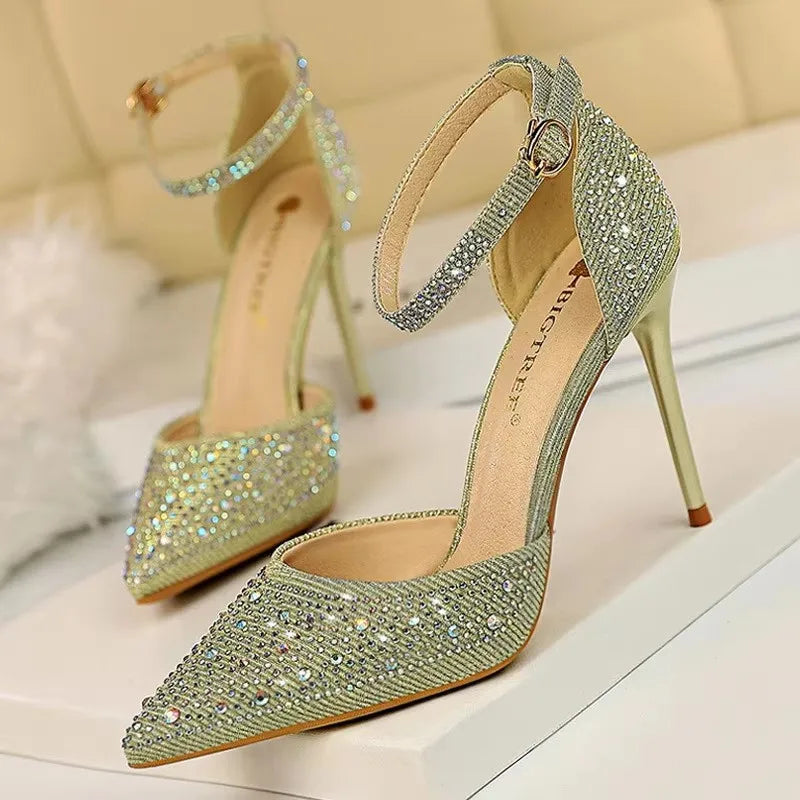 Chaussures à talons hauts brillants et strass pour femmes