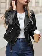 Veste courte et cintrée en similicuir noir pour femmes