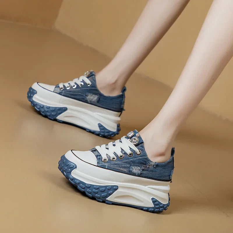 Baskets à semelle compensée en jean pour femmes