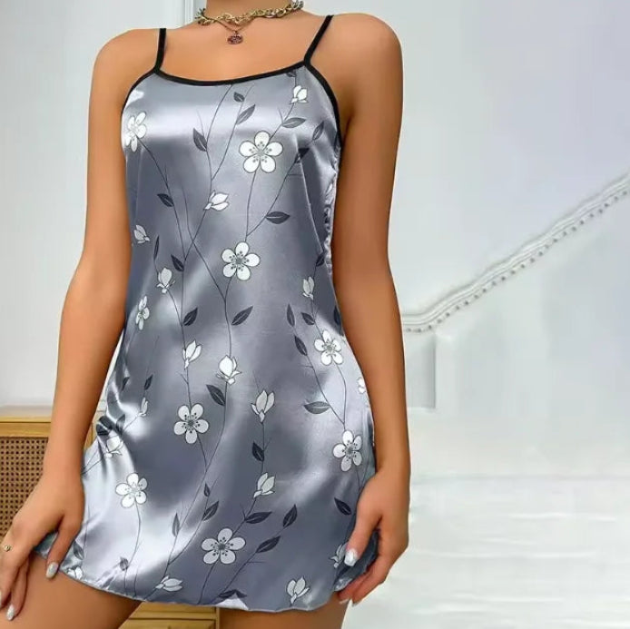 Nuisette Satinée Fleurie Femme – Coupe Courte