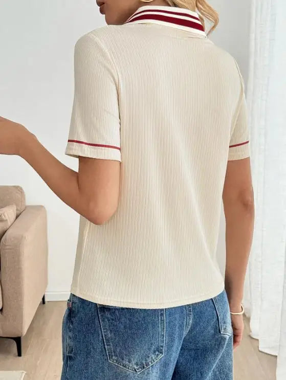 T-shirt décontracté polyvalent à manches courtes et col rabattu rayé rétro pour femmes
