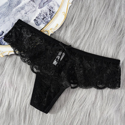String Femme – Dentelle Délicate