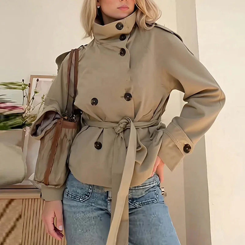 Veste avec ceinture à la taille et épaulettes pour femmes