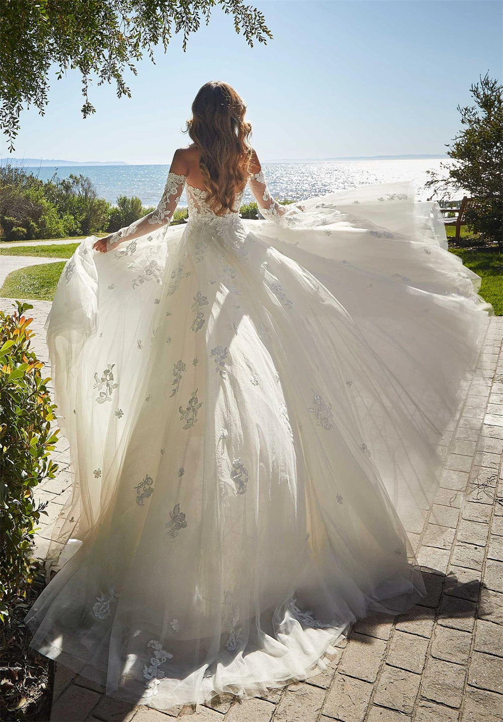 Robe de mariée courte élégante en dentelle pour femmes