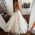 Robes de mariée col en v sans manches pour femmes