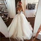 Robes de mariée col en v sans manches pour femmes