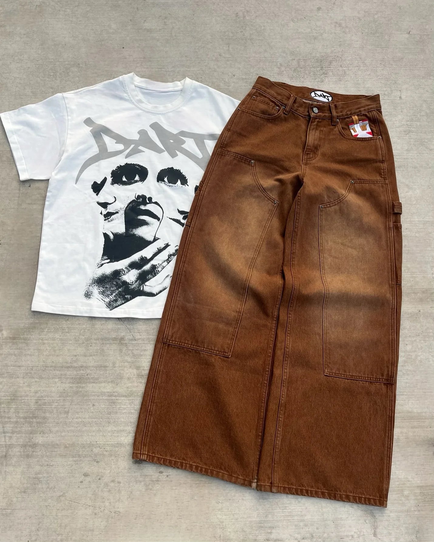 Jeans brodés coupe ample pour femmes