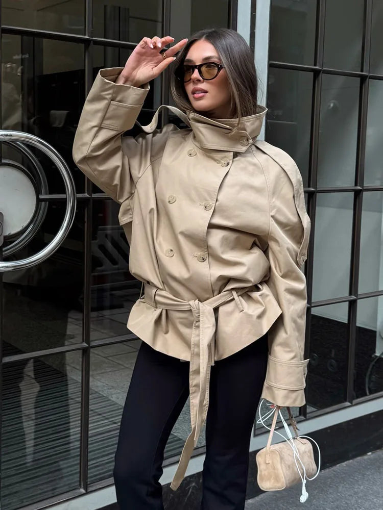 Veste coupe-vent courte à col montant pour femmes